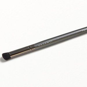 Vasanti Cosmetics Angled Concealer Detailer Brush